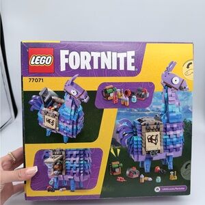 LEGO Fortnite Supply Llama 77071 Set 691 pcs + FREE Bonus LEGO Spider
